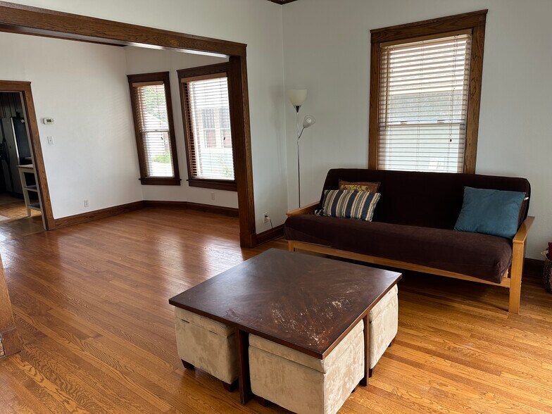 Living Room - 524 W Shore Dr