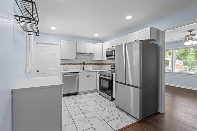 Building Photo - 1824 Atherton Dr