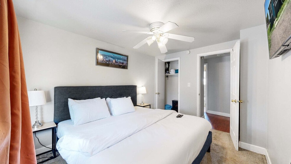 Building Photo - 7388 Oneida Dr