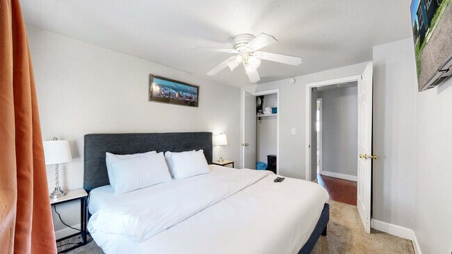 Building Photo - 7388 Oneida Dr