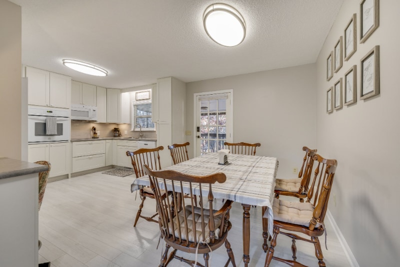 Building Photo - 5013 Emerald Dr