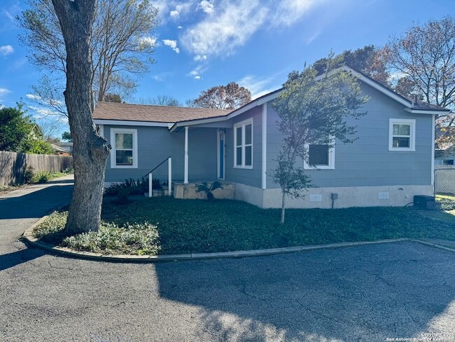 Building Photo - 207 E Terra Alta Dr