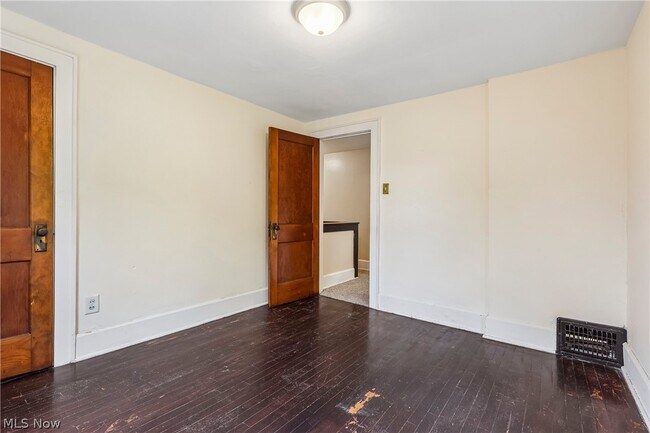 Building Photo - 636 Polk Ave