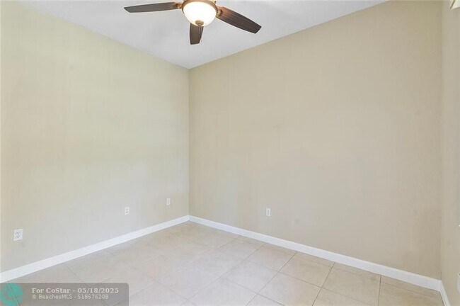 Building Photo - 8140 NW 128th Ln