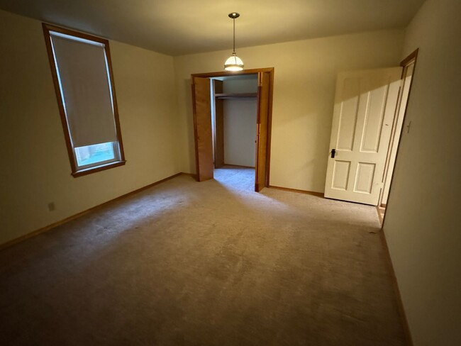 Building Photo - 3-Bedroom, 2-Bath Home for Rent in Quiet E...