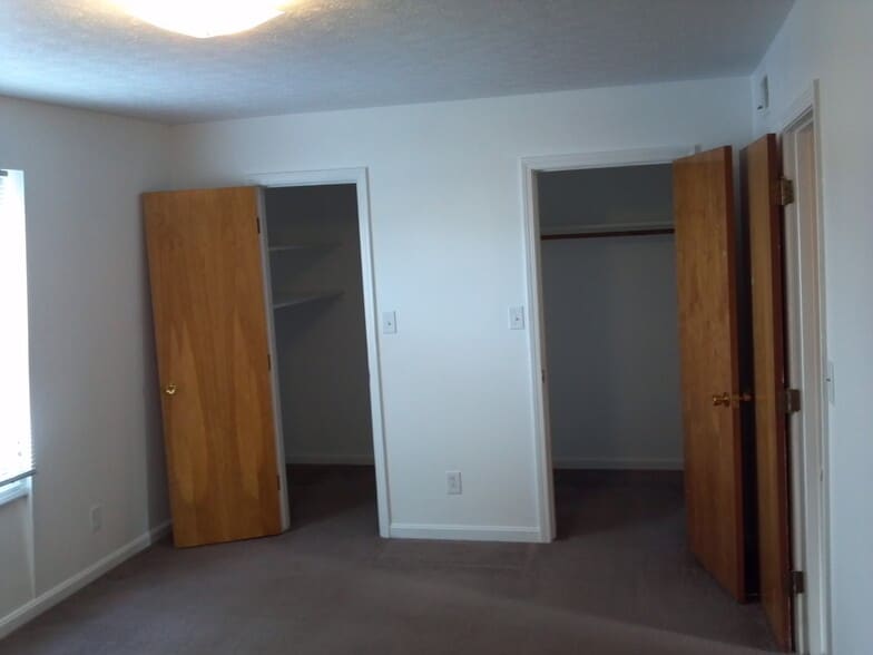 Dual walk in Closets - 10524 Watterson Trail