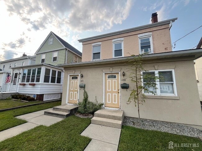 Primary Photo - 122 John St