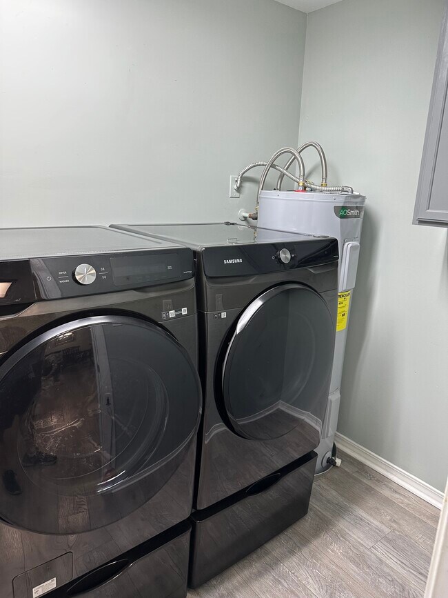 Building Photo - 236 Pine Ridge Dr