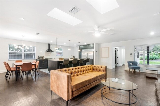 Building Photo - 5840 SW 37th Ave