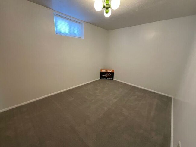 Building Photo - 4 Bedroom 2 Bath 2 Car Garage Home- Dog Friendly and RV parking.