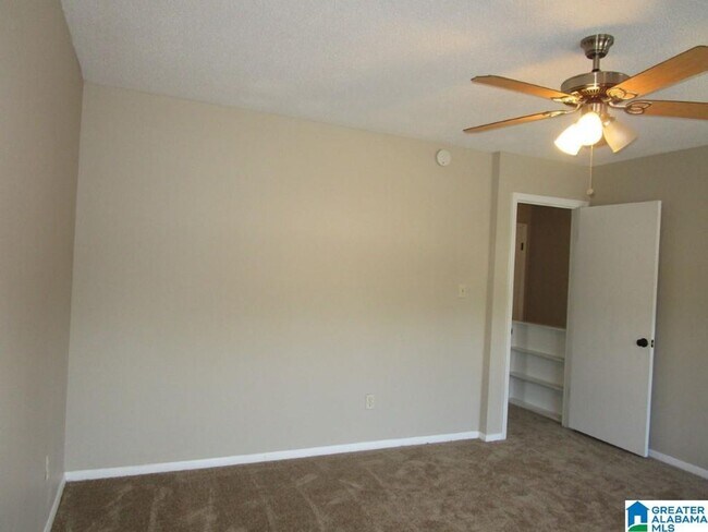 Building Photo - 2BR/1BA in Quiet Spring Lake Neighborhood