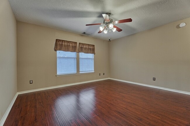 Building Photo - 8406 Oak Villa Ct