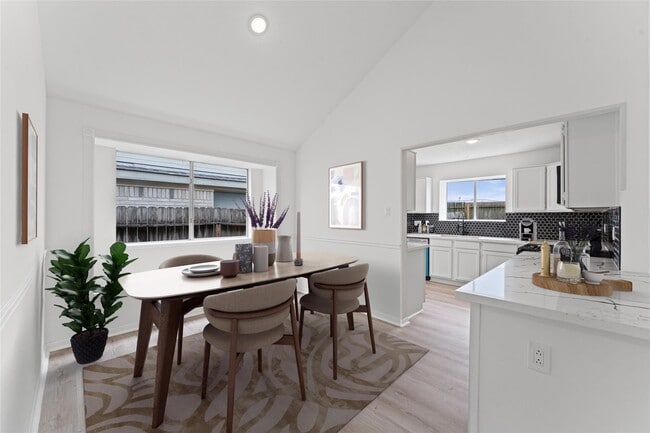 Building Photo - 17523 Hamilwood Dr