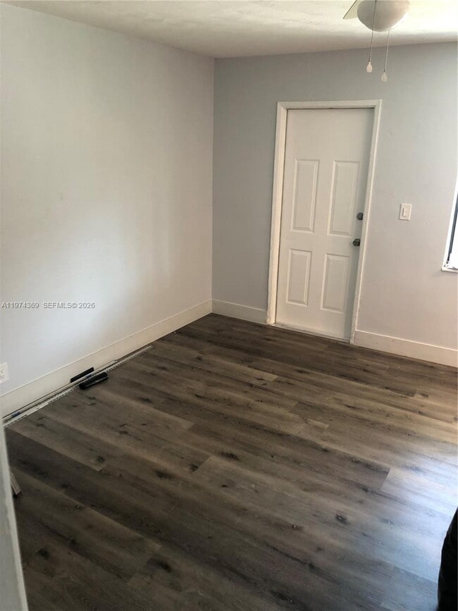 Building Photo - 1016 NE 17th Ave