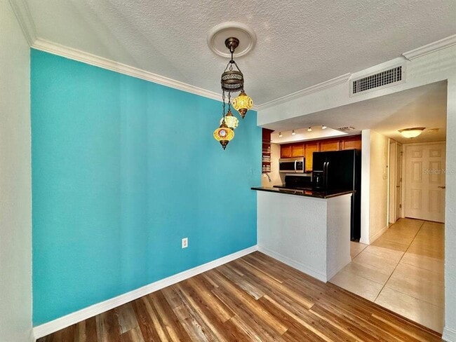 Building Photo - 704 Lyndhurst St