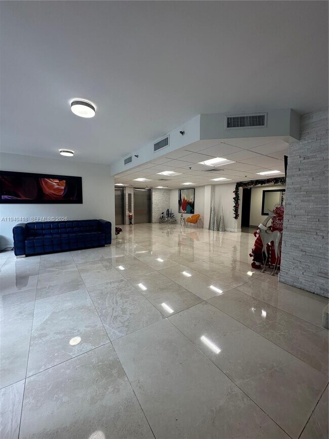 Building Photo - 919 Hillcrest Dr