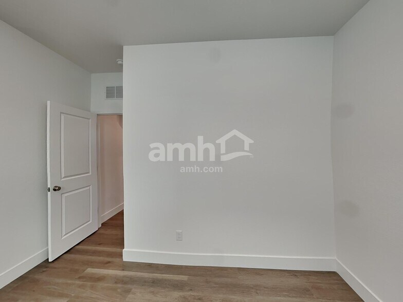 Building Photo - 8074 Winterfell Peak Ave