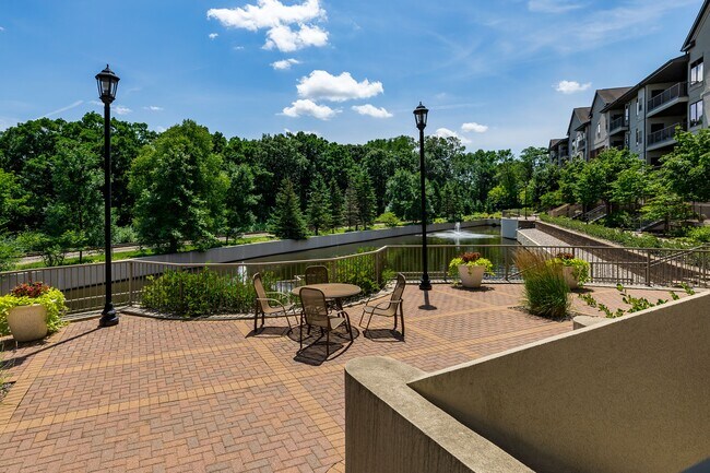 Building Photo - 5250 Grandview Square