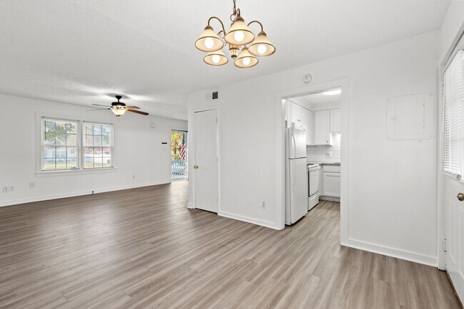 Building Photo - 8 Blocks from Garden City Beach! 2 Bed/1.5 Bath Duplex