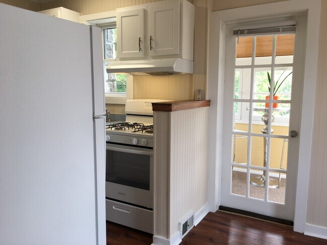 Building Photo - 6004 Old Capitol Trl