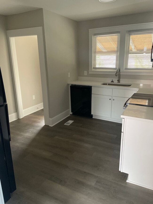 Building Photo - 635 W Northwest Blvd