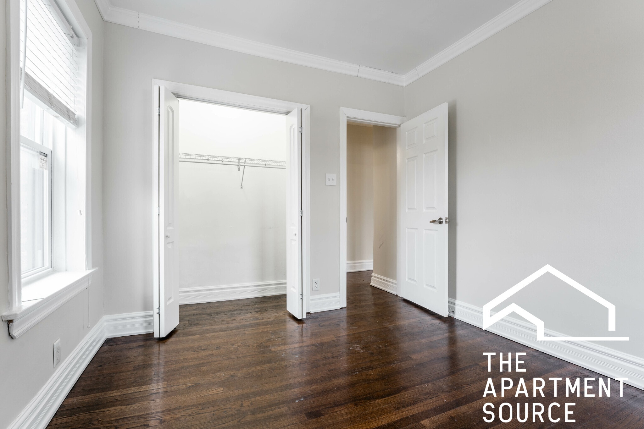 Building Photo - 3825 N Greenview Ave