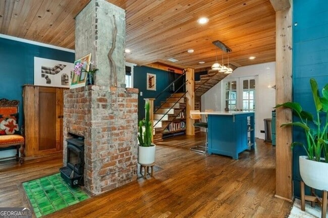 Building Photo - 154 Savannah St SE