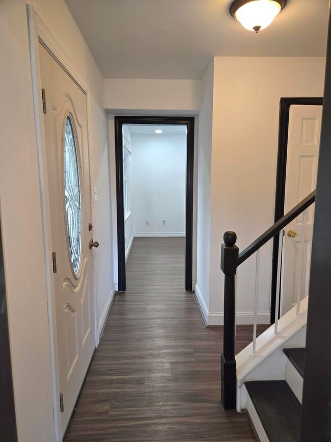 Building Photo - Spacious Five Bedroom