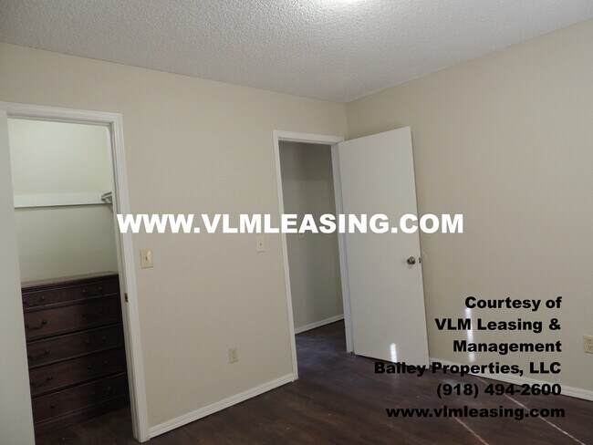 Building Photo - 404 W Vicksburg St
