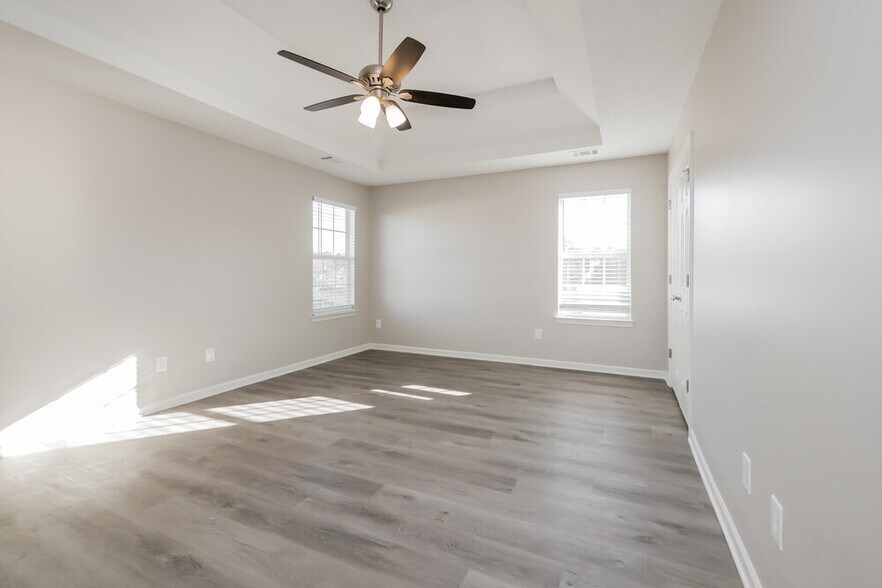 Building Photo - 898 Tara Bend