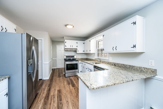 Building Photo - Beautiful Hopewell Move In Ready Home!