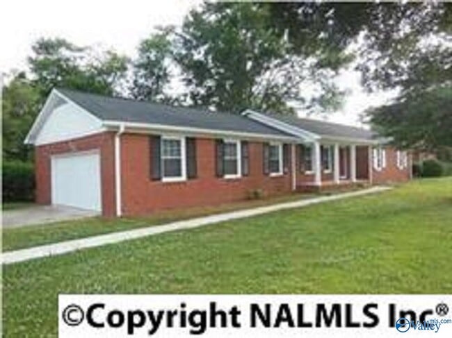 Building Photo - 808 Muriel Dr SE
