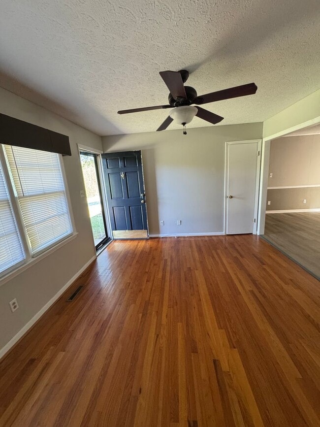 Building Photo - 1696 Crestland Dr
