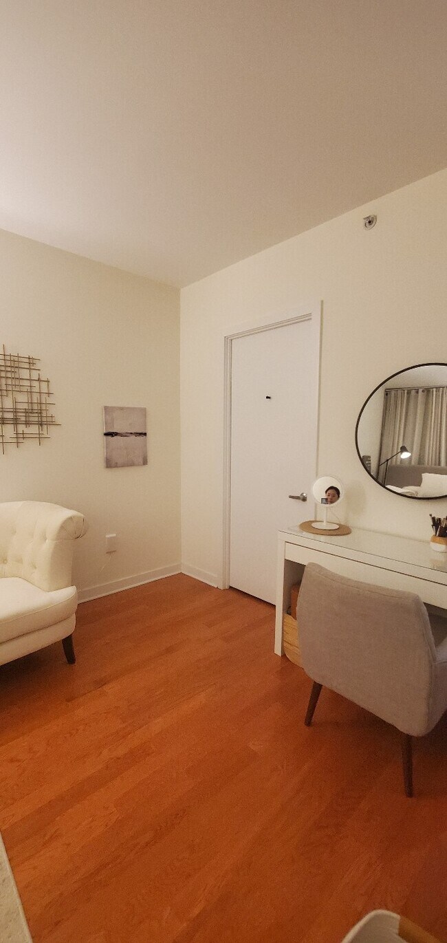 Building Photo - 317 Hudson Park