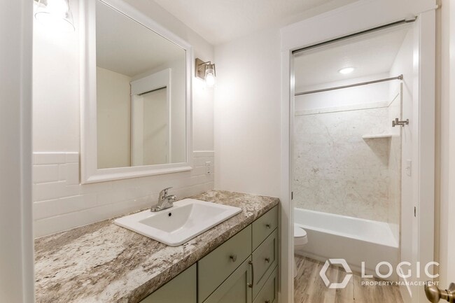 Building Photo - Brand New Basement Apartment With Private ...