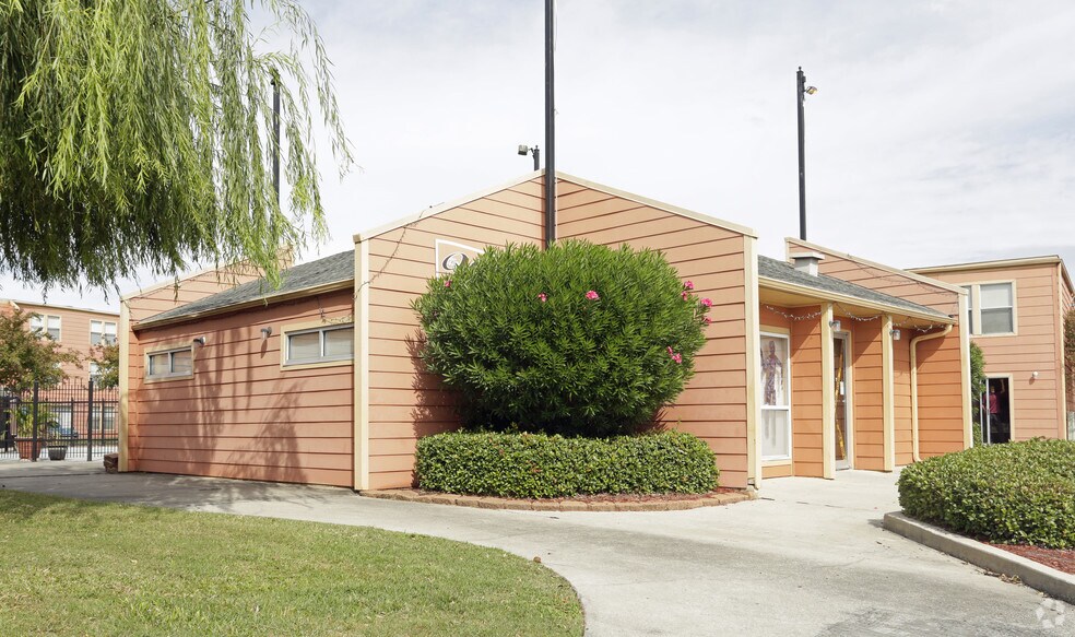 The Willows Apartments 7001 Lawrence Rd New Orleans LA 70126