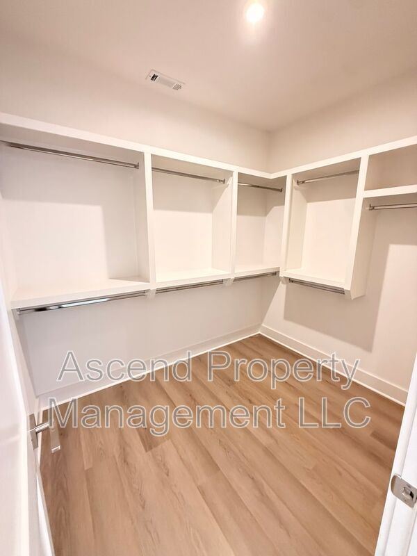 Building Photo - 100 Leggo Ave