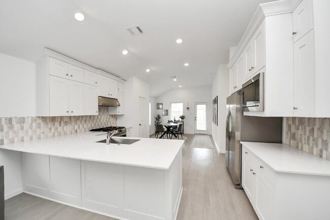 Building Photo - Immediate Move-In Ready 3-Bedroom Home in Rosharon. Comfort, Space & Easy Living