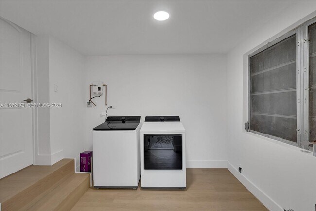 Building Photo - 5111 SW 73rd Terrace