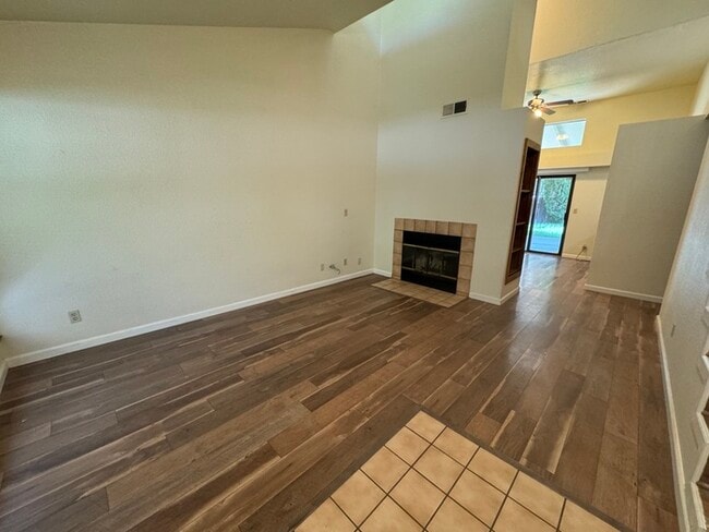 Building Photo - Beautifully spacious 3 bedroom 2 bath home...