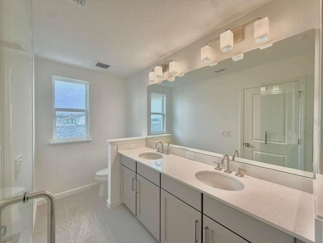 Building Photo - 1866 Falconhurst Ln