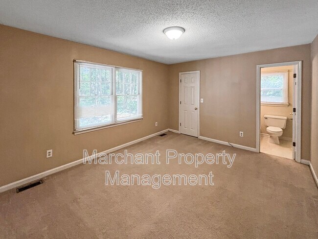 Building Photo - 44 Regent Dr