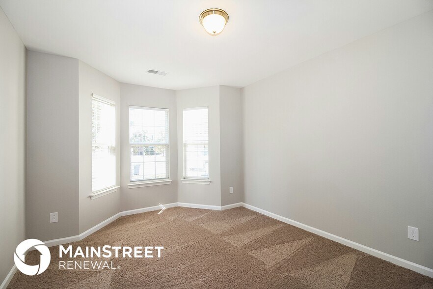 Building Photo - 445 Bangor Dr