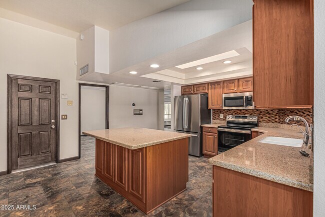 Building Photo - 5109 E Kathleen Rd