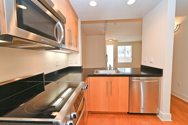 Building Photo - COMING SOON $2,650- CUTEST CONDO IN DOWNTO...
