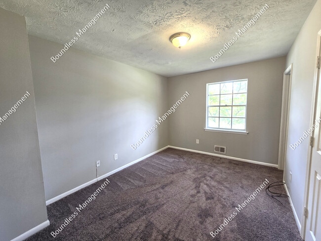 Building Photo - 8834 Homewood Dr