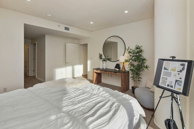 Building Photo - BELLEVUE- TOWERS-500 106th Ave NE (8th Fl)...