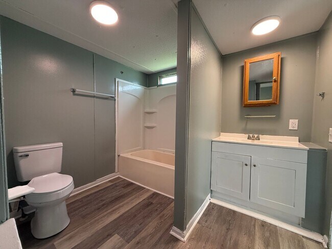 Building Photo - 2 Bedroom 1 Bathroom Home located in Greeneville, TN