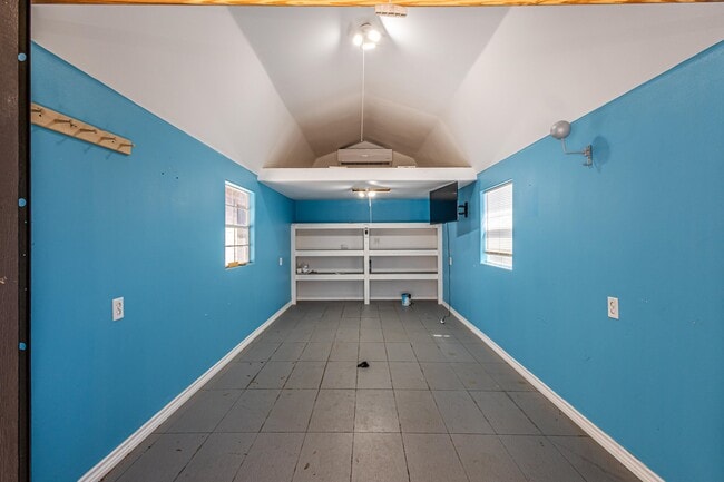 Building Photo - 10702 Patron Loop