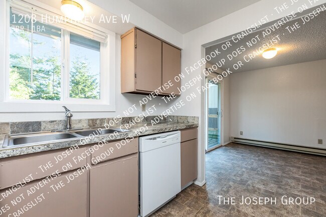 Building Photo - 1208 Humphrey Ave W